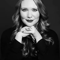 Sarah J. Maas
